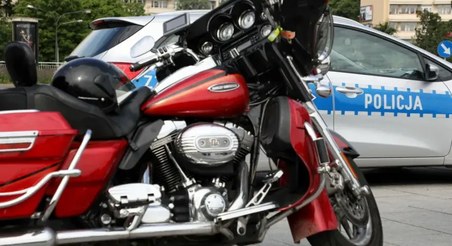 Motorower bez uprawnień? Poznaj kary: 30 tys. zł i zakaz jazdy