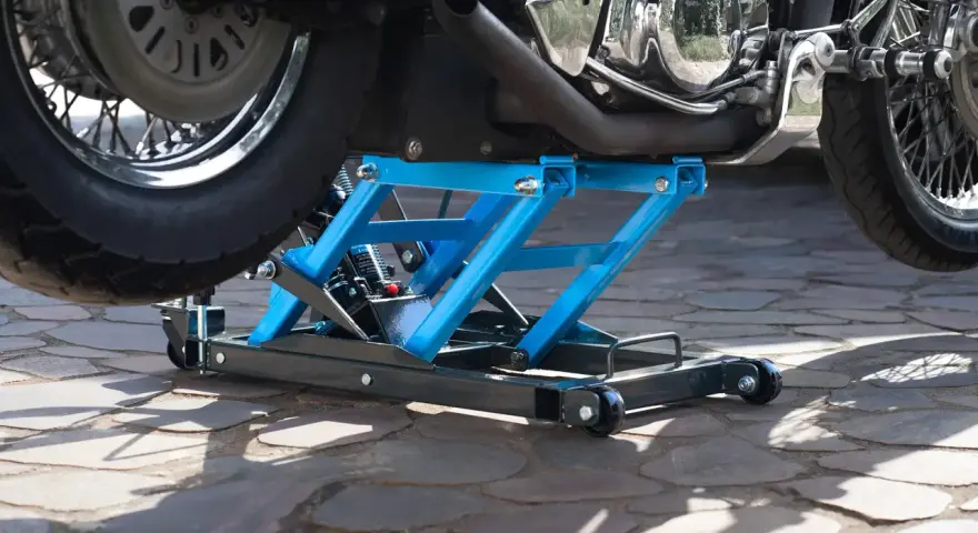 Jak zrobić podnośnik motocyklowy? Zbuduj sam, serwisuj bezpiecznie!