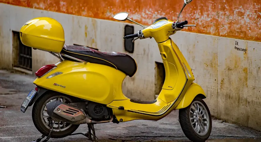 Ile kosztuje OC motoroweru? Sprawdź, jak płacić mniej!