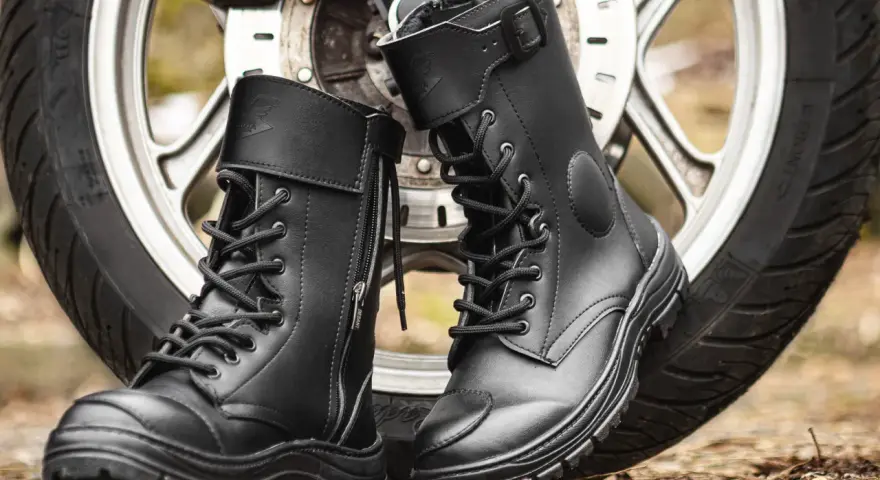Buty motocyklowe: Jak wybrać idealne i bezpieczne obuwie?