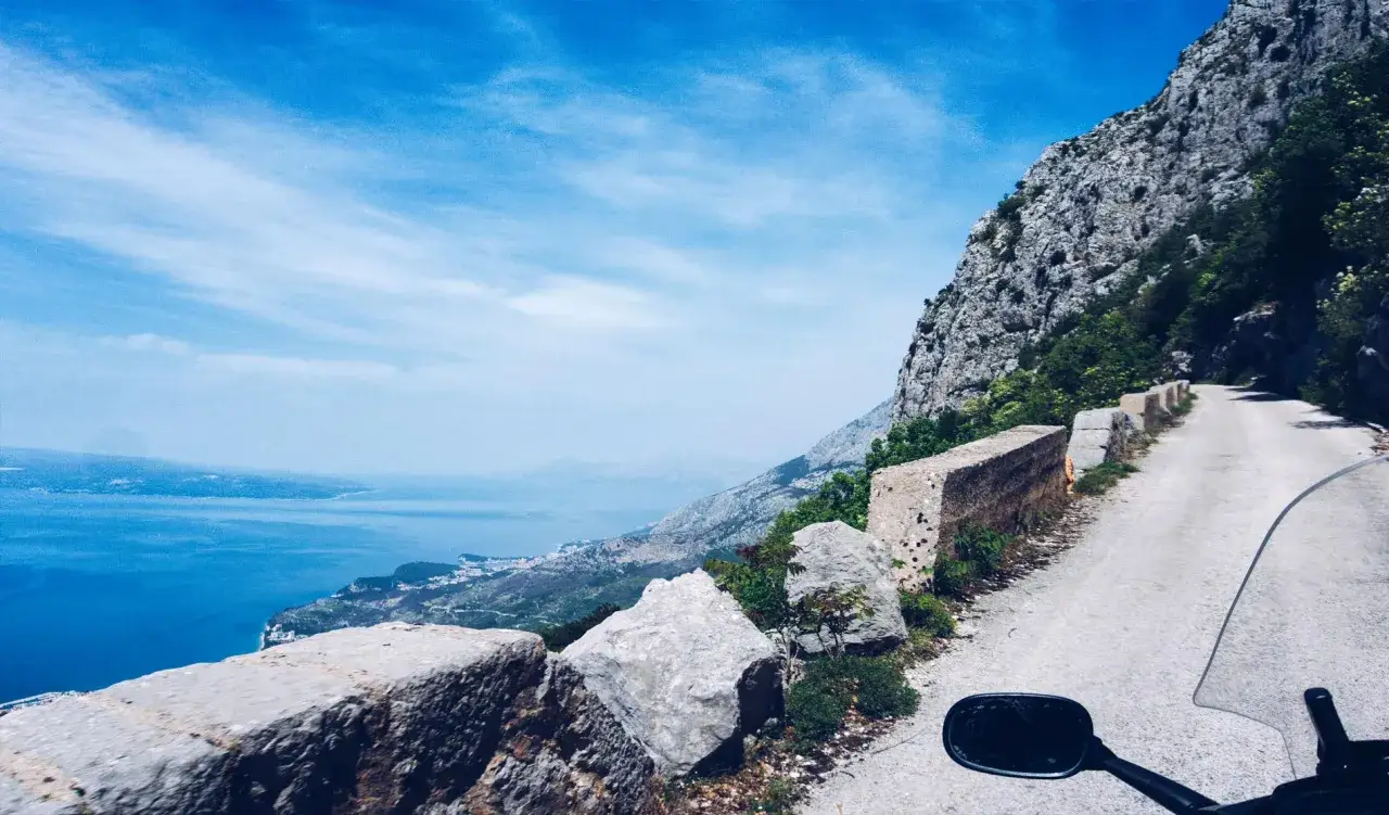 Motocykl na wybrzeżu Chorwacji