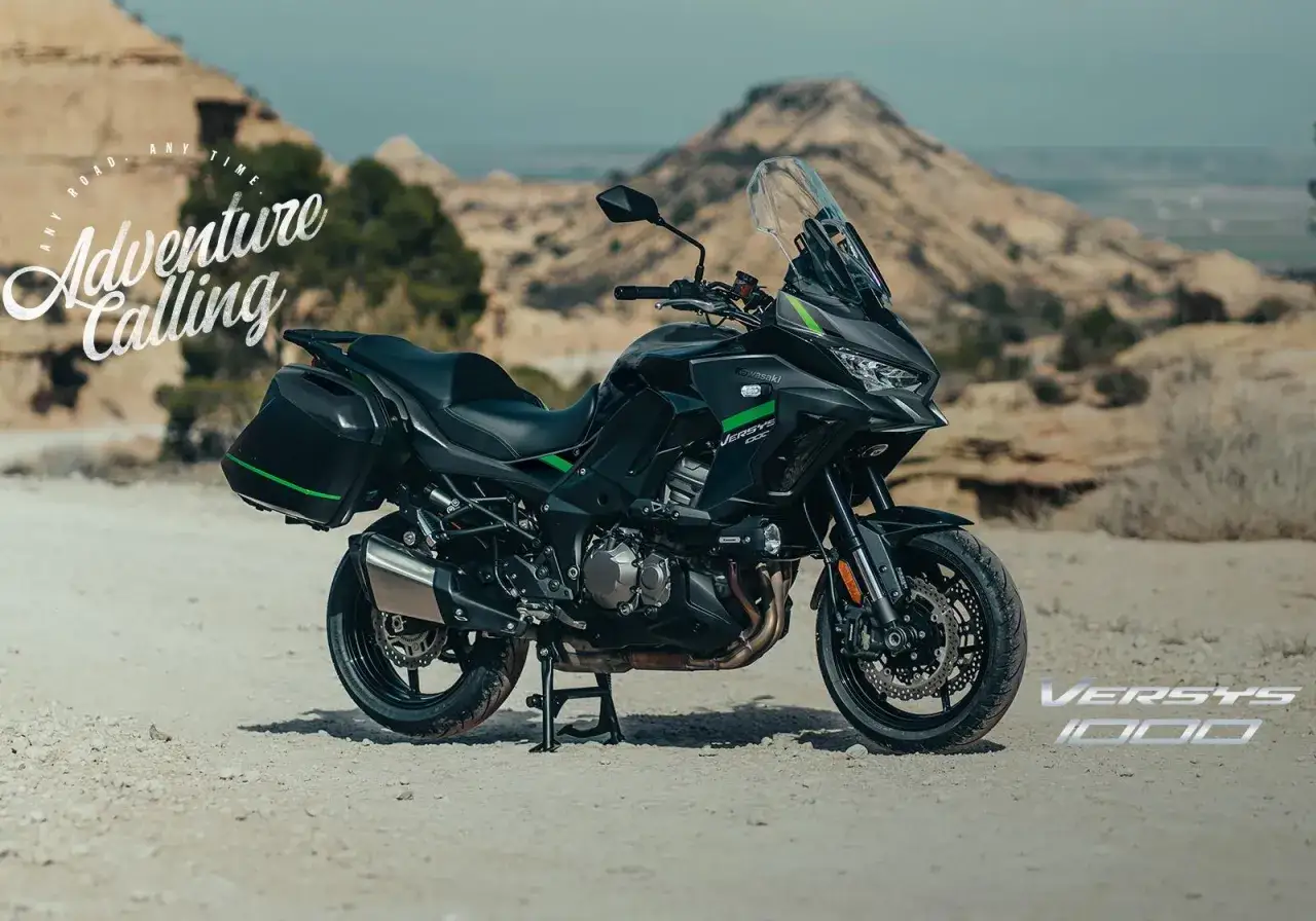 Czarny Kawasaki Versys 1000 gotowy na przygodę. Sprawdź jego dane techniczne i ruszaj w drogę!